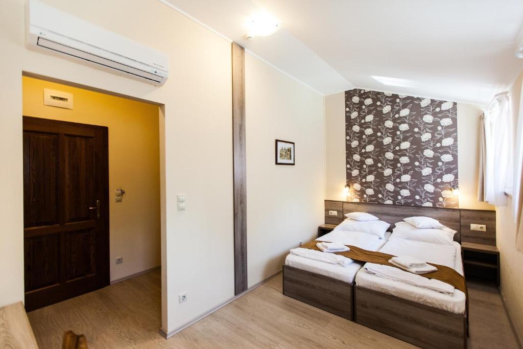 Piroska Csarda Es Panzio Bed & Breakfast Siofok Exterior photo