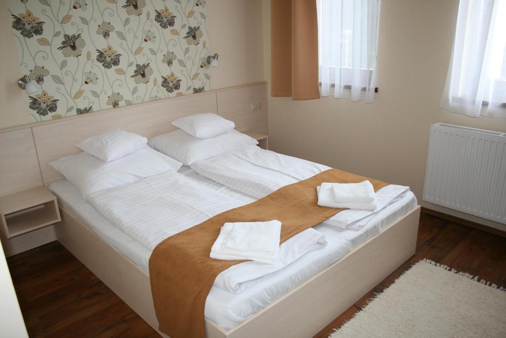 Piroska Csarda Es Panzio Bed & Breakfast Siofok Exterior photo