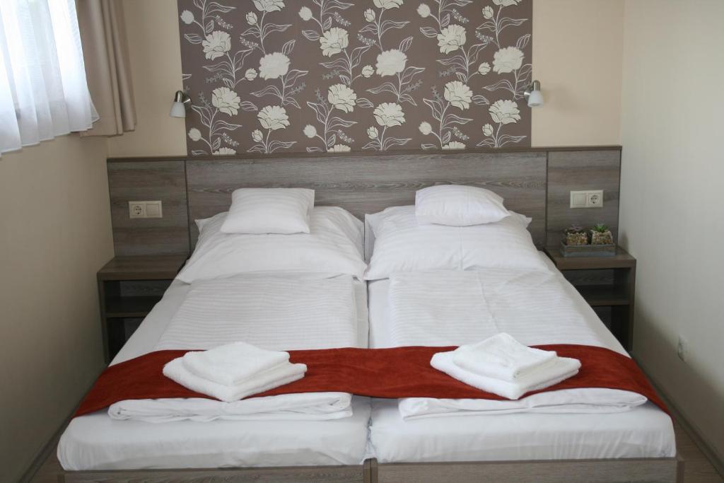 Piroska Csarda Es Panzio Bed & Breakfast Siofok Exterior photo