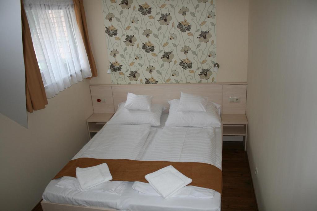 Piroska Csarda Es Panzio Bed & Breakfast Siofok Exterior photo