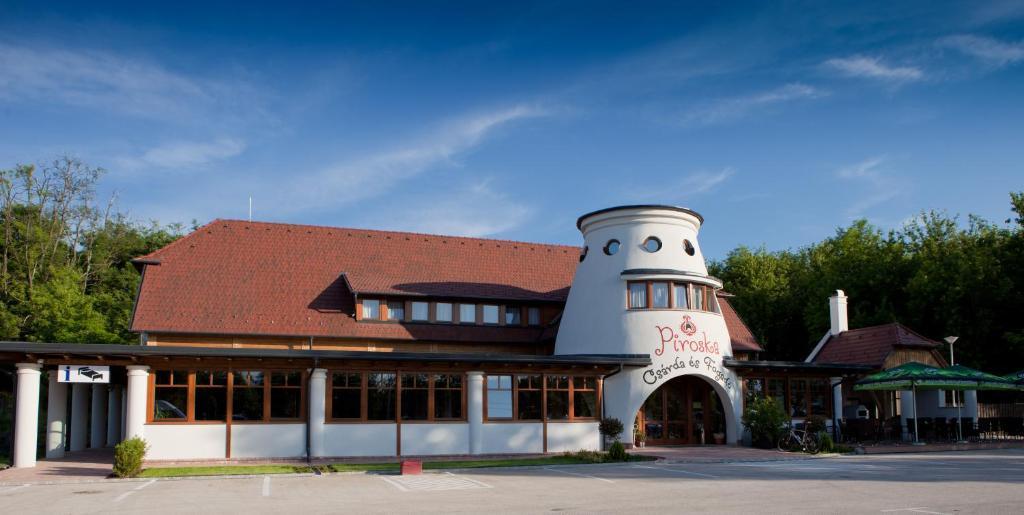 Piroska Csarda Es Panzio Bed & Breakfast Siofok Exterior photo